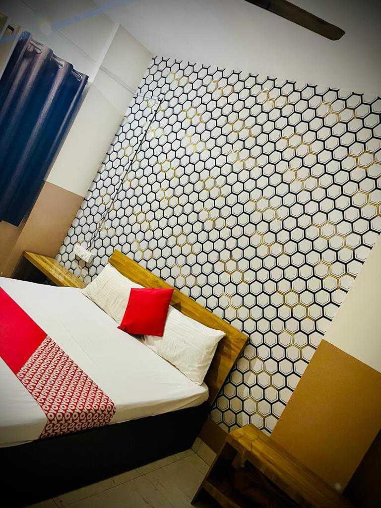 Hotel Royal Lodging Phursungi Exteriör bild