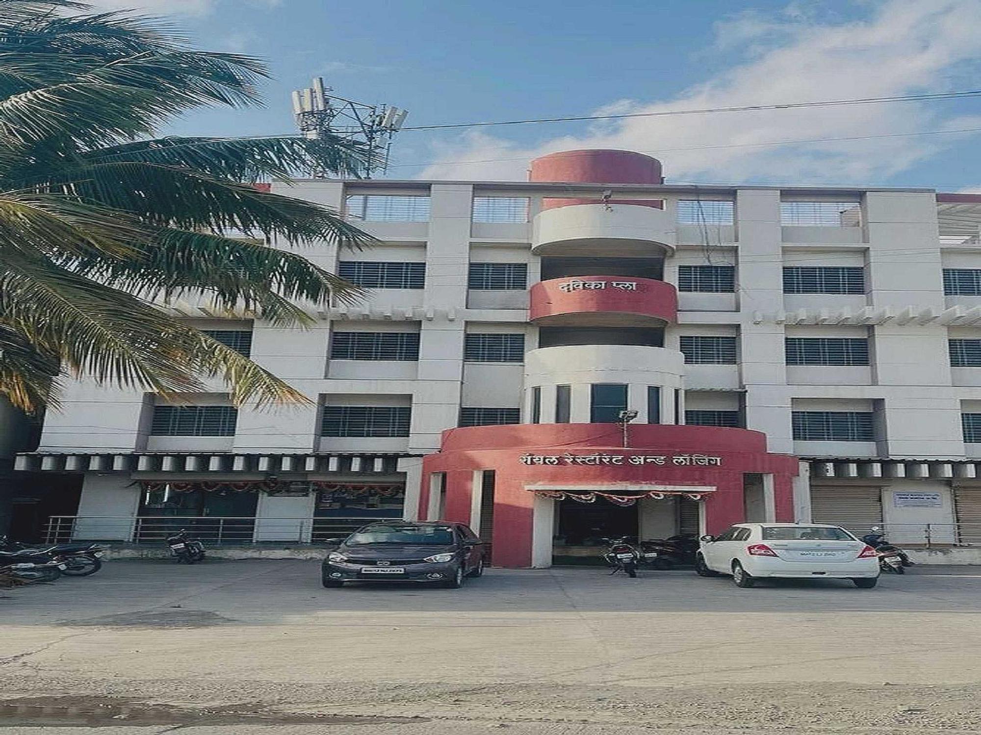 Hotel Royal Lodging Phursungi Exteriör bild